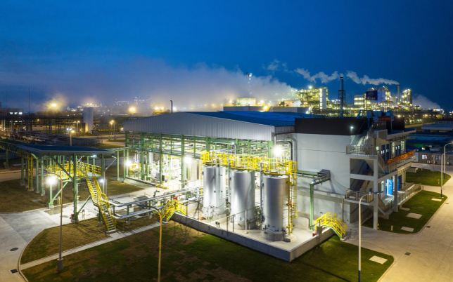 位于科思创上海一体化基地的聚氨酯弹性体新工厂已正式投产，旨在满足亚太市场对弹性体材料日益增长的需求，尤其是可再生能源领域。 © 科思创.png